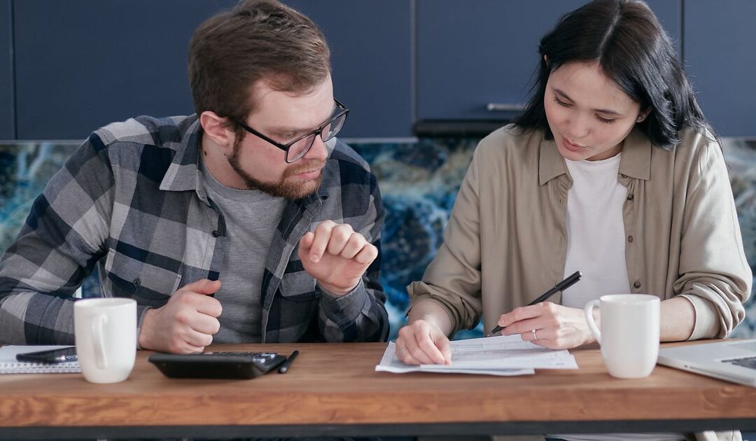 Samen een financieel overzicht maken voordat u de online echtscheiding start